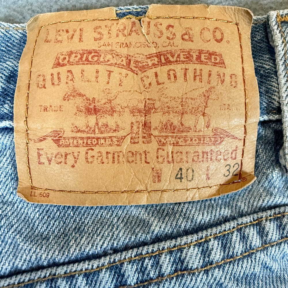 Levi's Relaxed Straight Leg Jeans Mens 40x32 Light Wash Distressed 550 Thrashed - Picture 3 of 16